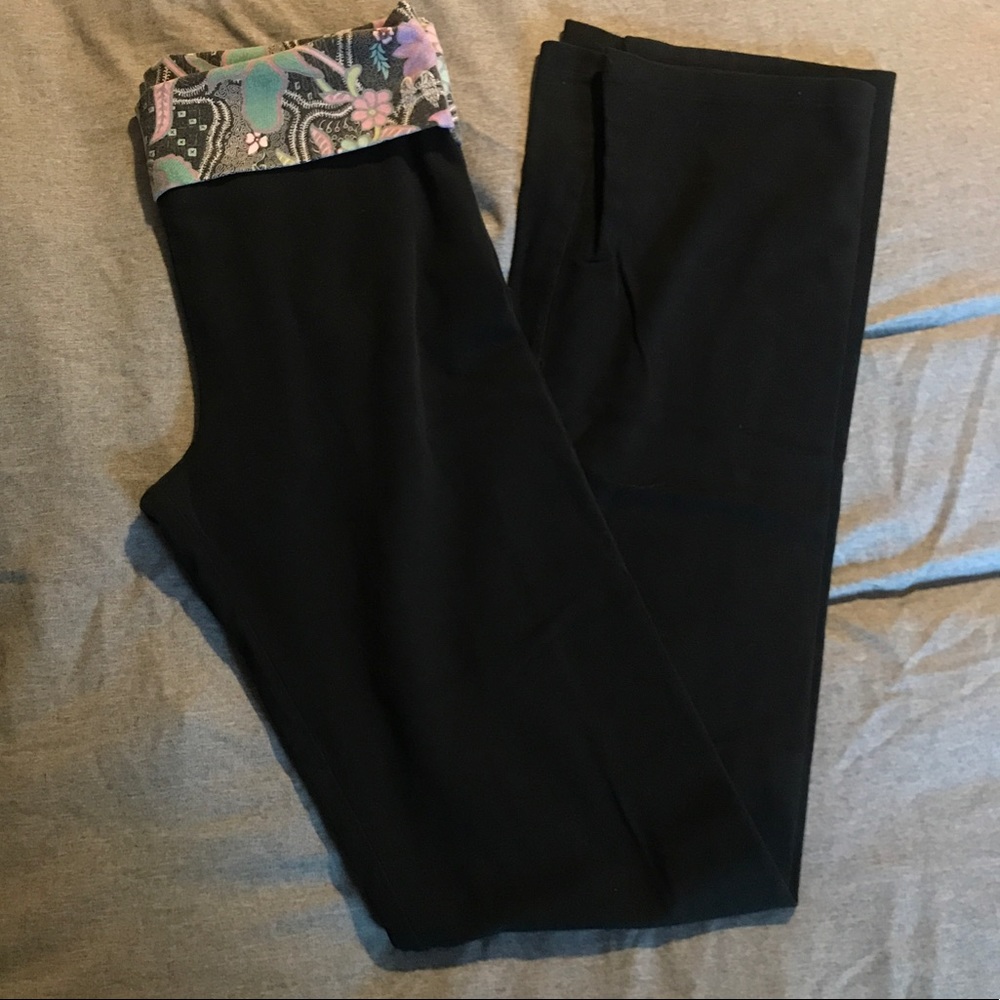 🚫SOLD on Mercari🚫 VS folded waistband yoga pants